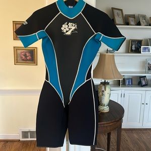 7 Sea Wetsuit made in the USA, size 8 teens. Black with turquoise highlights.